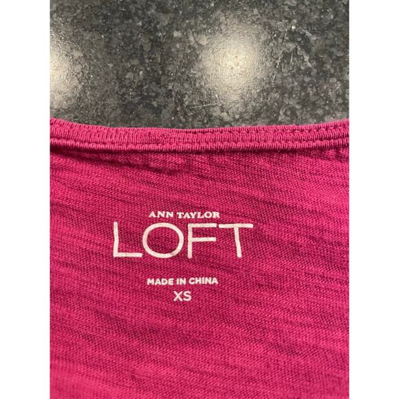 Ann Taylor LOFT 100% Cotton Raspberry Pink tee with ruffle neckline XS - Picture 2 of 7
